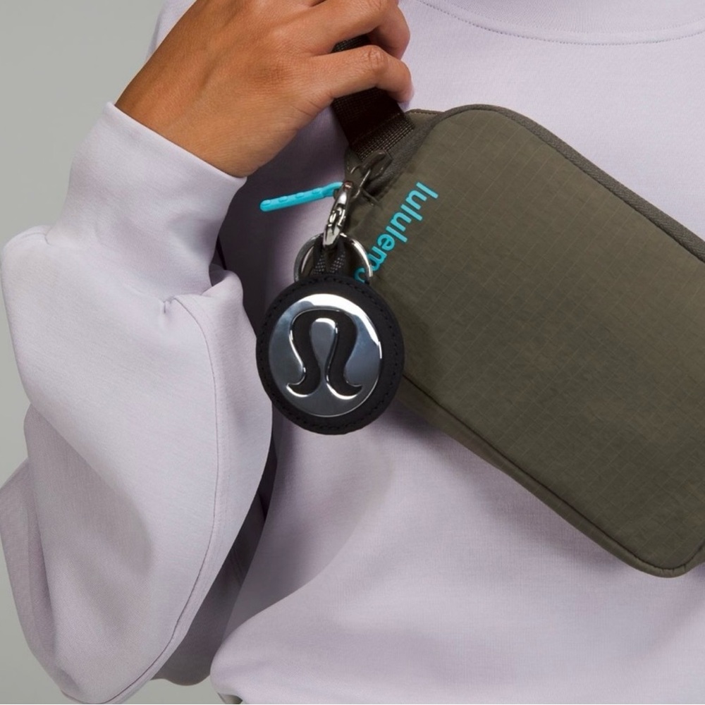 Lululemon logo keychain